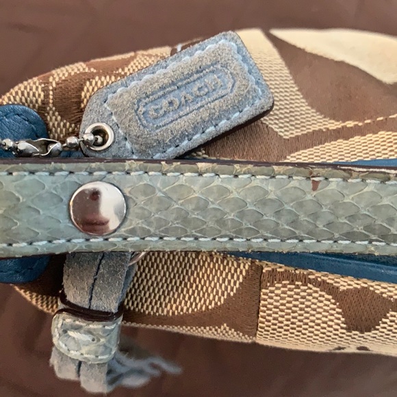 Coach hand bag. Used. Outside still in good condition. Inside needs care. - Picture 3 of 5